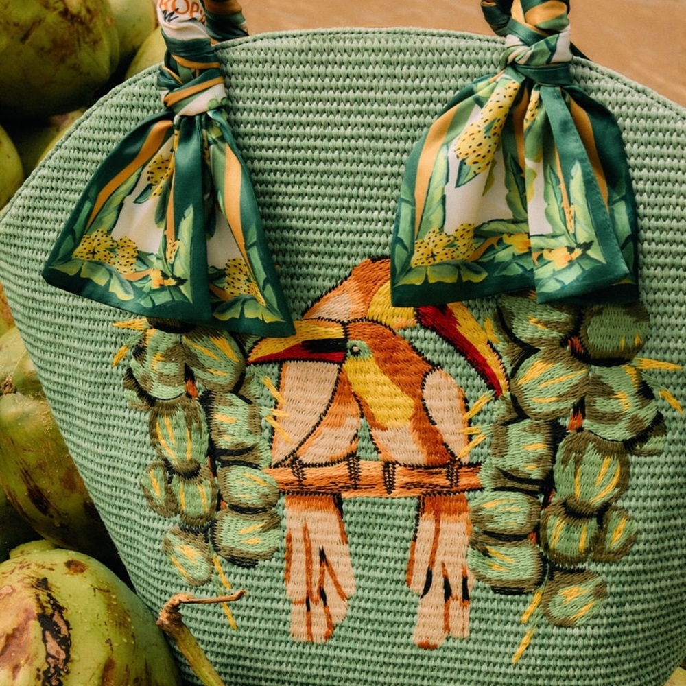 FARM Rio Coconut Toucan Raffia Shell Tote Bag retail $278 - Picture 16 of 17